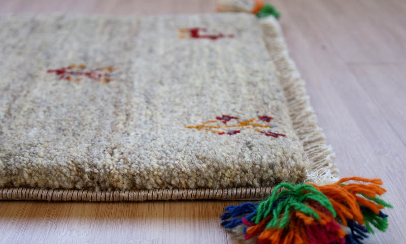 ギャッベ座布団cz21673の厚みや縁かがりの状態