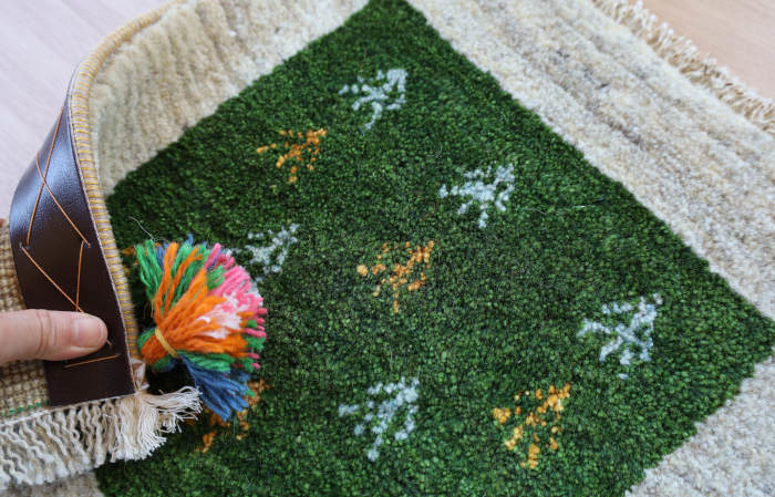 ギャッベ座布団cz21674の毛足と裏面の様子