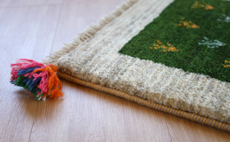 ギャッベ座布団cz21674の厚みや縁かがりの状態