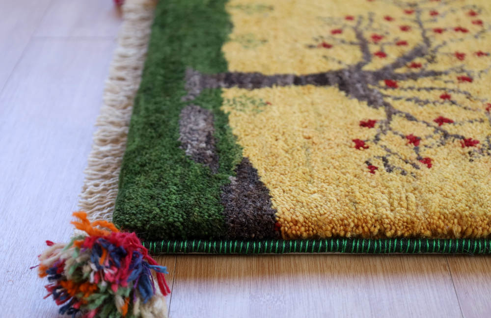 ギャッベ座布団の厚みや縁かがりの状態　