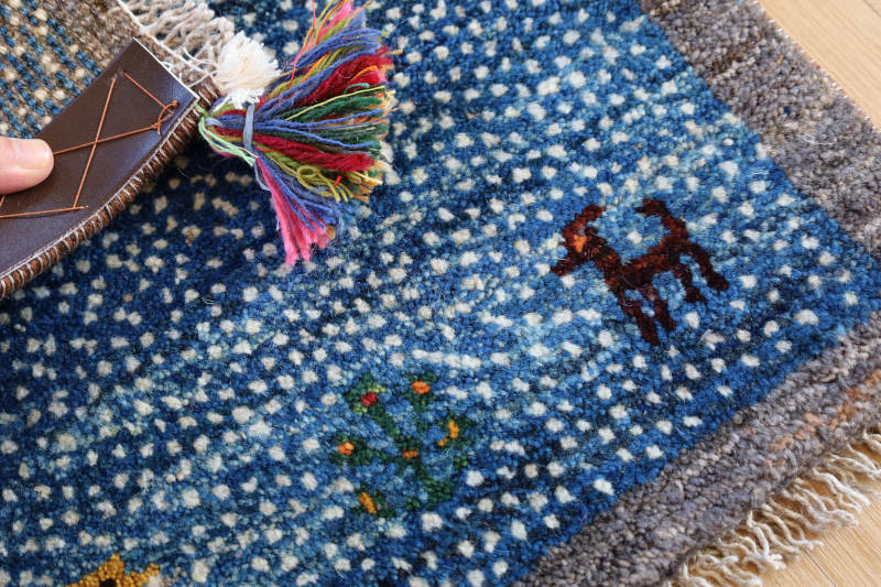 ギャッベ座布団cz21677の毛足と裏面の様子