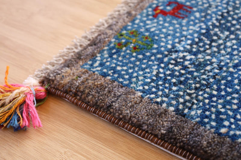 ギャッベ座布団cz21677の厚みや縁かがりの状態