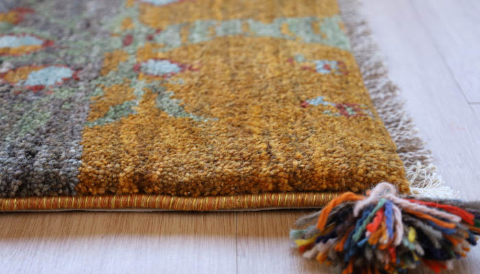 ギャッベ座布団cz21680の厚みや縁かがりの状態