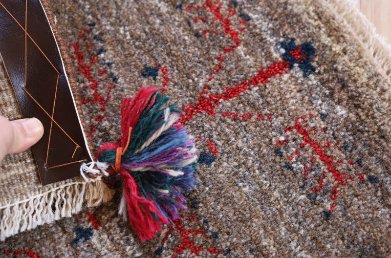 ギャッベ座布団cz21681の毛足と裏面の様子