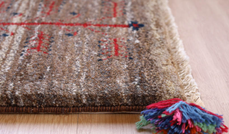 ギャッベ座布団cz21681の厚みや縁かがりの状態