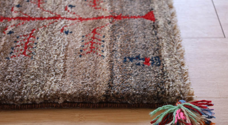 ギャッベ座布団cz21682の厚みや縁かがりの状態