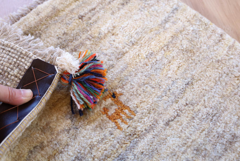 ギャッベ座布団cz21685の毛足と裏面の様子