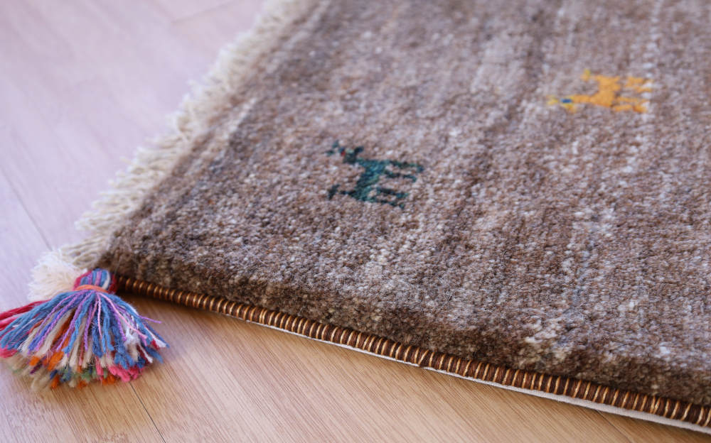 ギャッベ座布団cz21687の厚みや縁かがりの状態