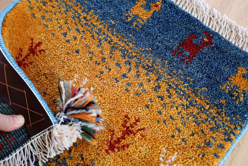 ギャッベ座布団cz21691の毛足と裏面の様子