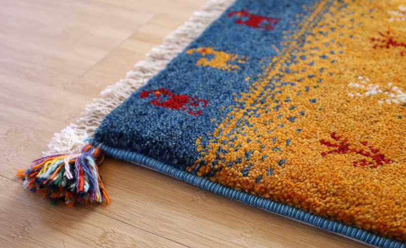 ギャッベ座布団cz21691の厚みや縁かがりの状態