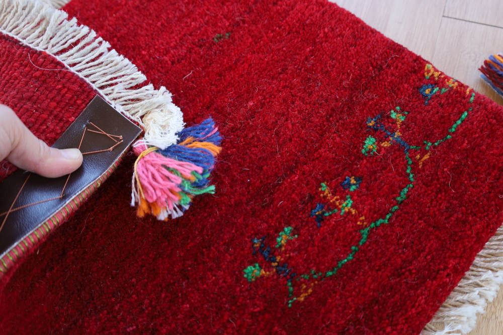 ギャッベ座布団cz21692の毛足と裏面の様子