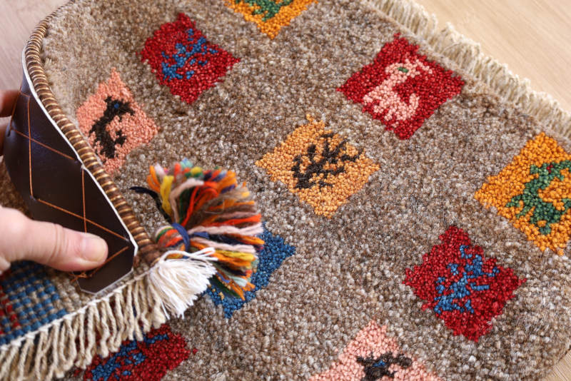 ギャッベ座布団cz21693の毛足と裏面の様子