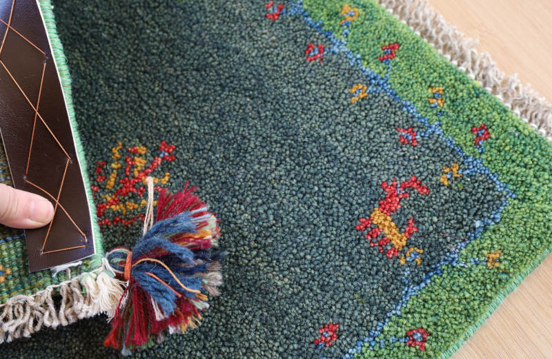 ギャッベ座布団cz21696の毛足と裏面の様子