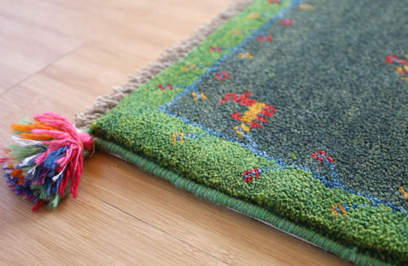 ギャッベ座布団cz21696の厚みや縁かがりの状態