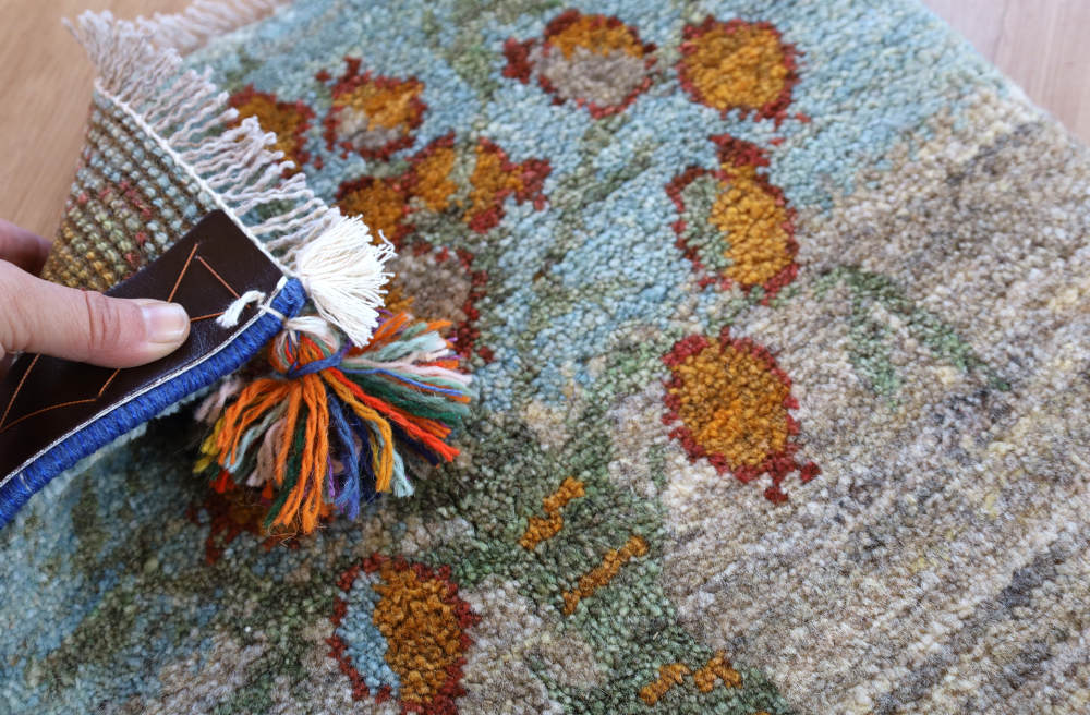 ギャッベ座布団cz21699の毛足と裏面の様子