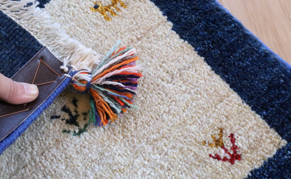 ギャッベ座布団cz21701の毛足と裏面の様子