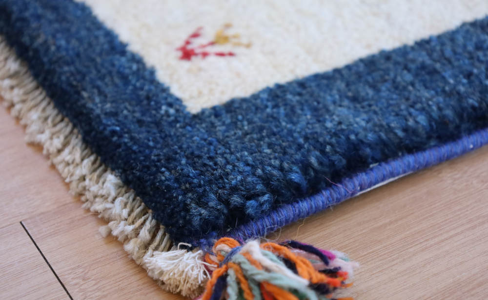 ギャッベ座布団cz21701の厚みや縁かがりの状態