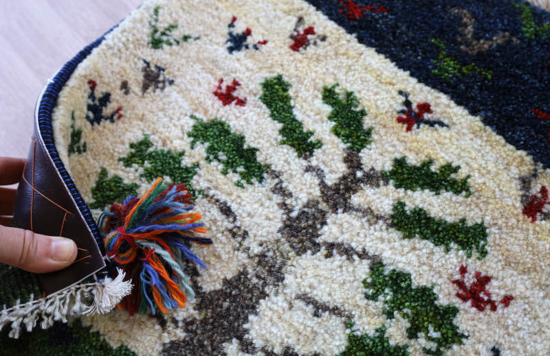 ギャッベ座布団cz21702の毛足と裏面の様子