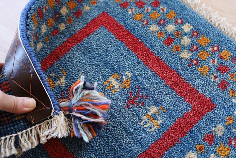 ギャッベ座布団cz21708の毛足と裏面の様子