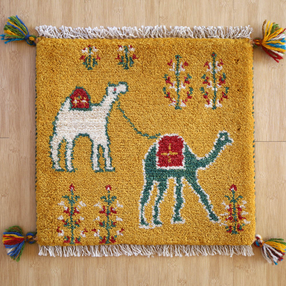 ギャッベ座布団　約40×40cm　黄色・ラクダ　イラン産・手織り