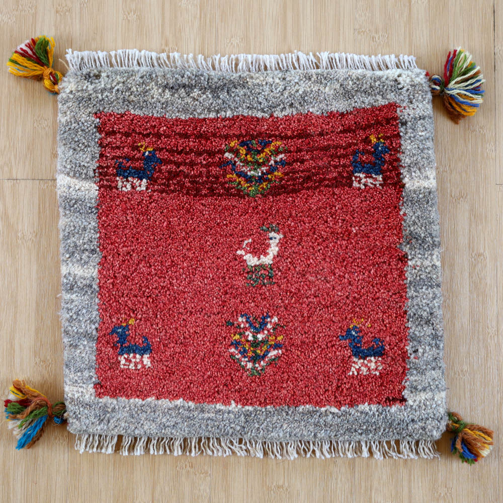 ギャッベ座布団　約40×40cm　グレー×薄赤　イラン産・手織り
