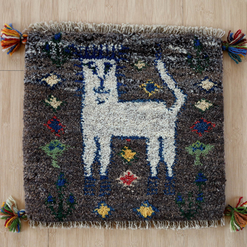 ギャッベ座布団　約40×40cm　ライオン　イラン産・手織り