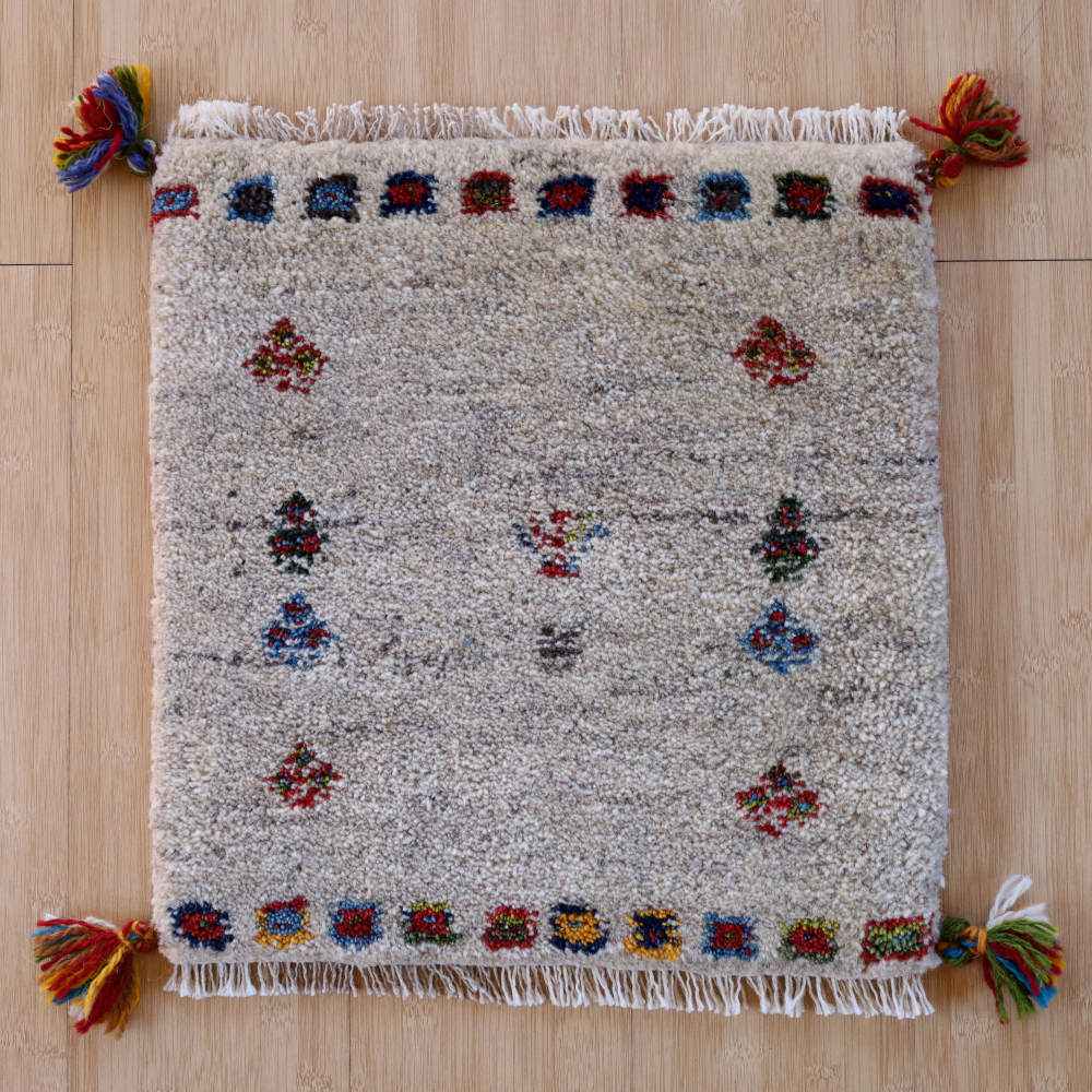 ギャッベ座布団　約40×40cm　グレー、花と方形　イラン産・手織り