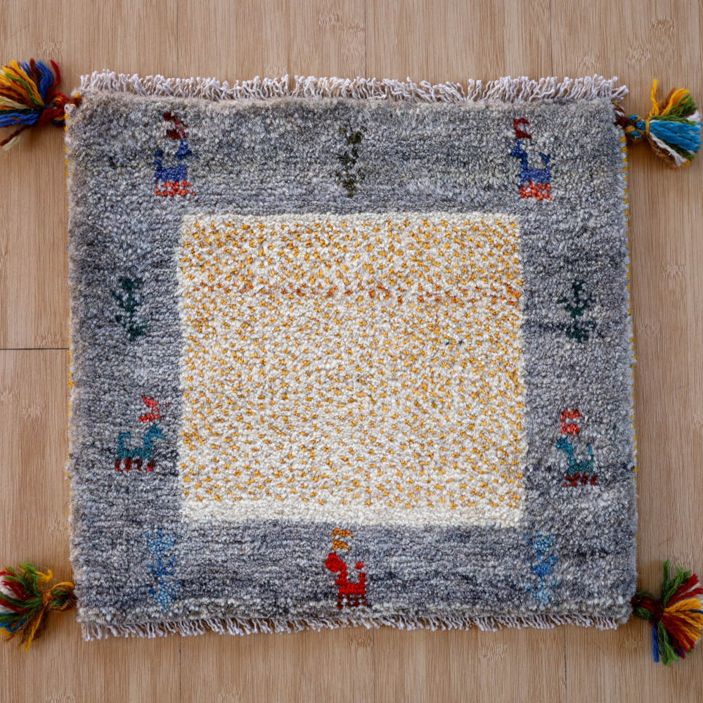 ギャッベ座布団　約40×40cm　グレー×アイボリー、黄色い点　イラン産・手織り